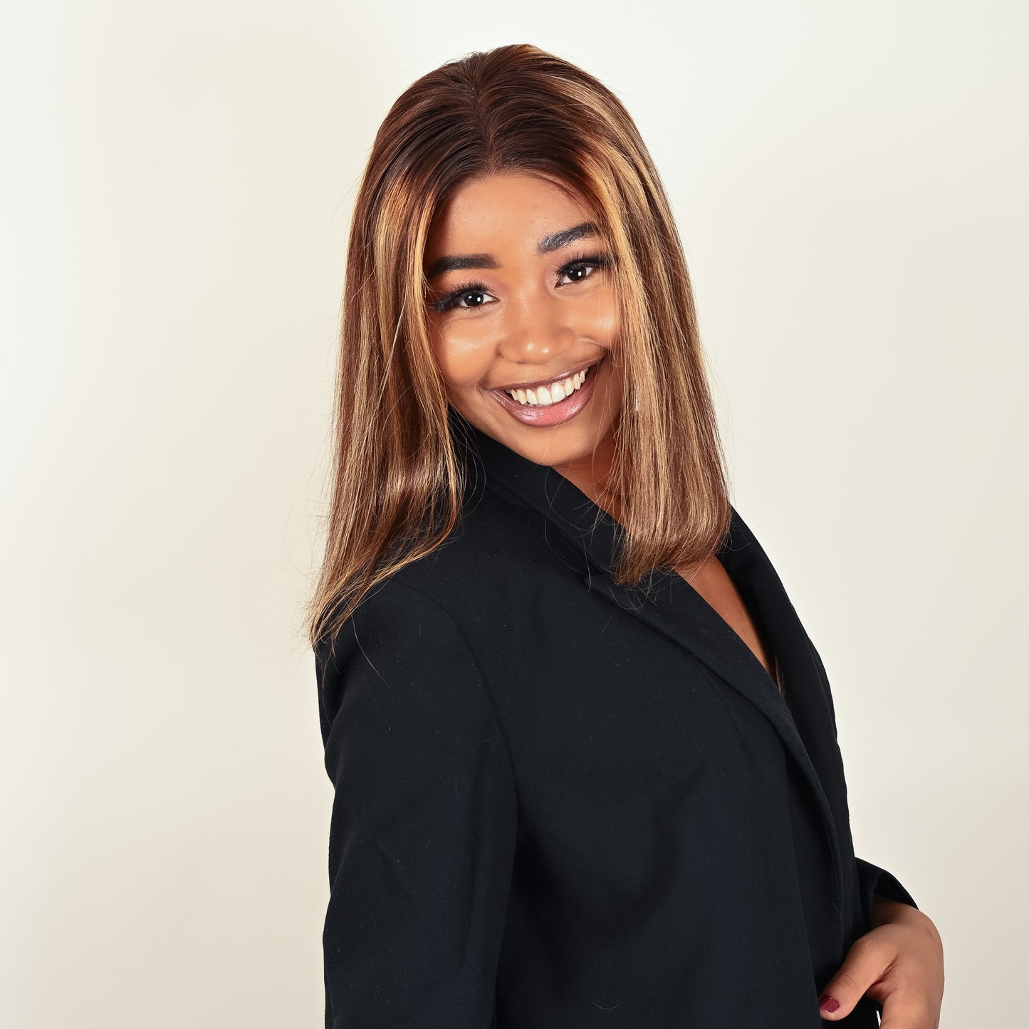 Perruque KELLY carré lisse style chic femme afro