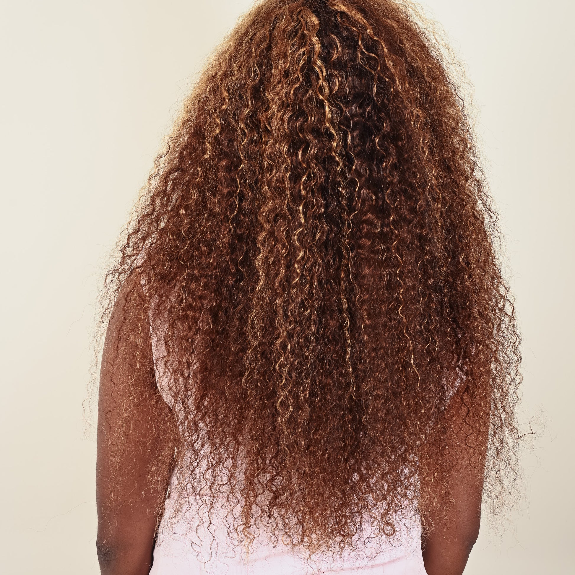 Perruque GISELLE blond miel texture dense et lumineuse