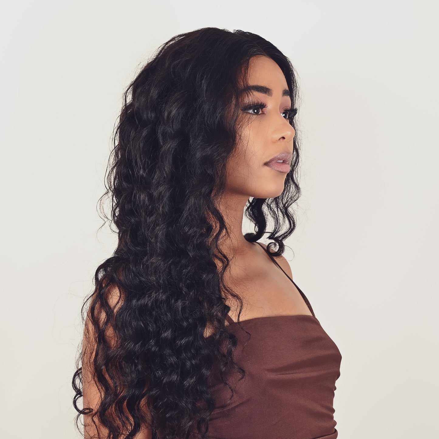 Perruque ROBYN longueur naturelle boucles définies
