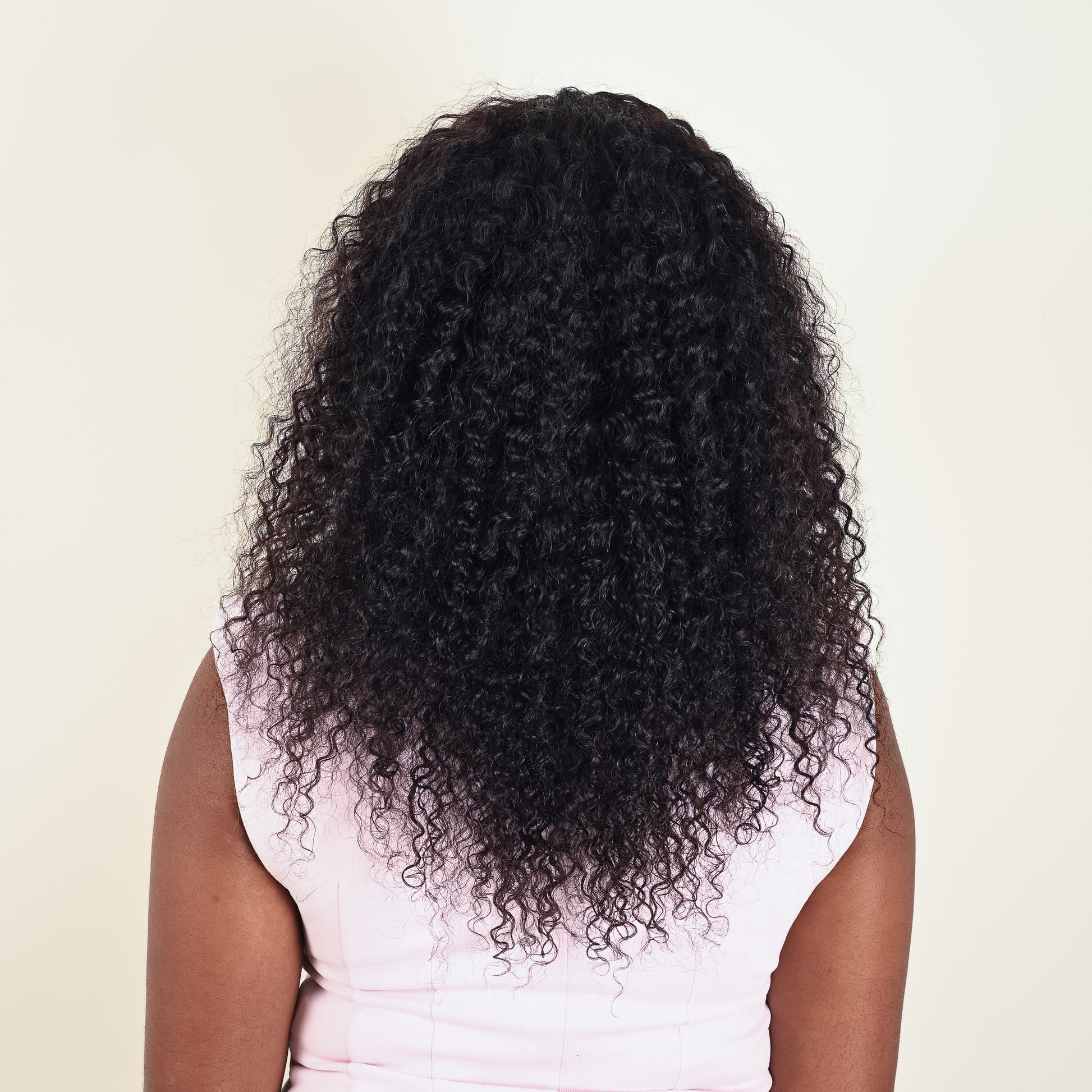 Perruque GISELLE noir naturel vue arrière volume afro