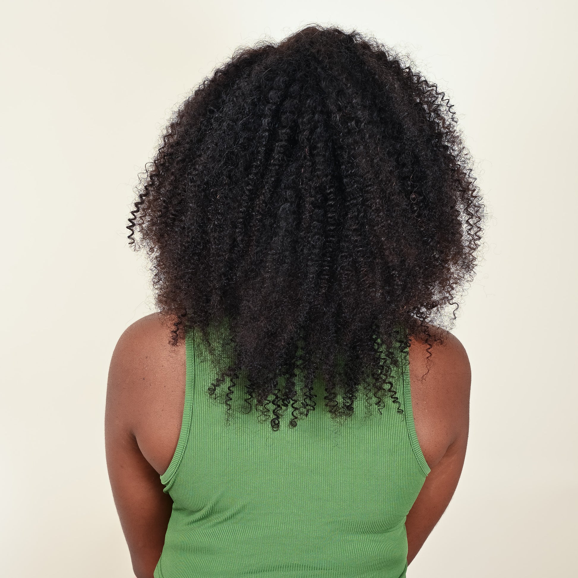 Perruque JANET noir naturel vue profil volume diffus